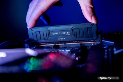 Оперативная память Crucial Ballistix MAX RGB 2x8GB DDR4 PC4-35200 BLM2K8G44C19U4BL 